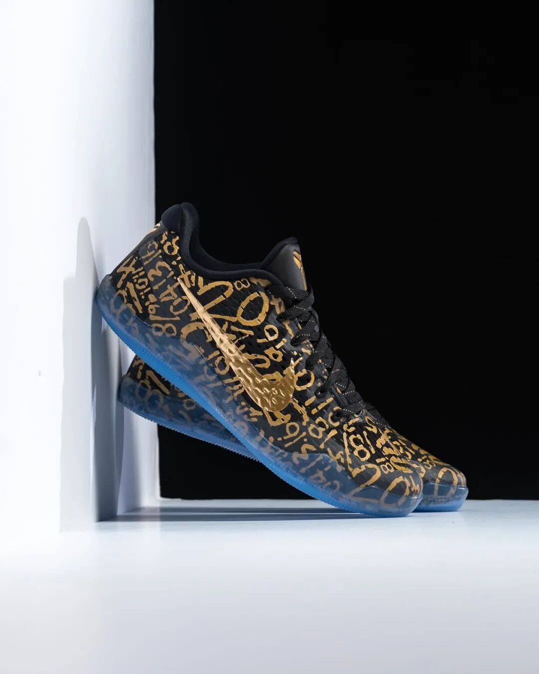 今天两双「黑金 Kobe 11」发售，你中了吗？